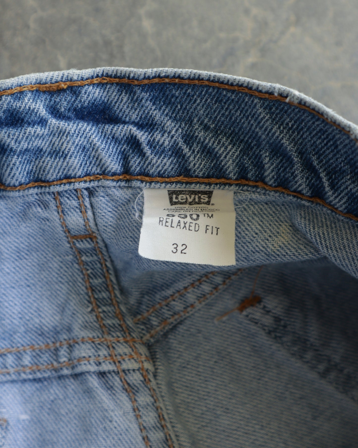 90s Levi’s Light Wash Denim Shorts - 32