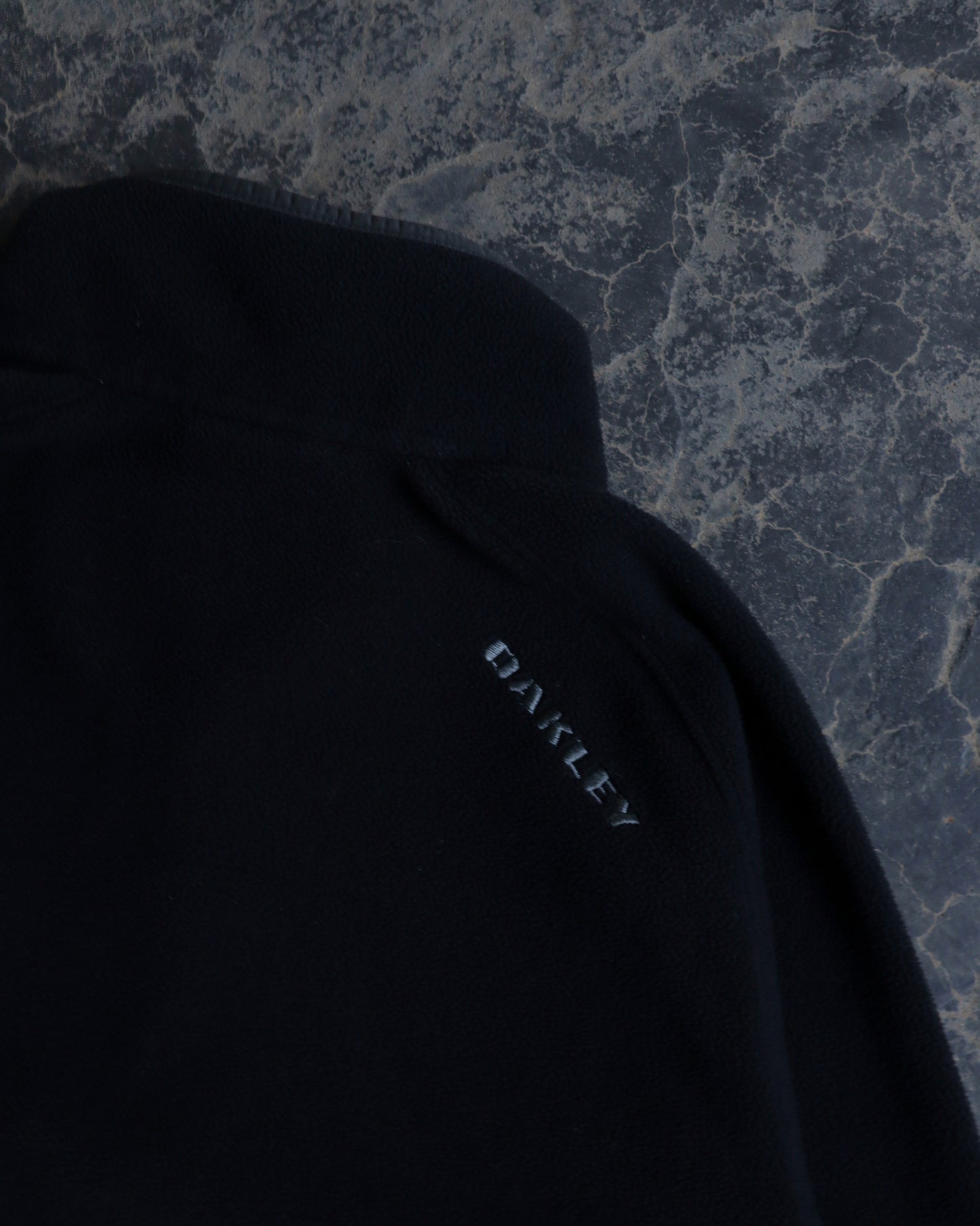 Modern Oakley Two Tone Fleece Black Quarter Zip Sweatshirt - L
