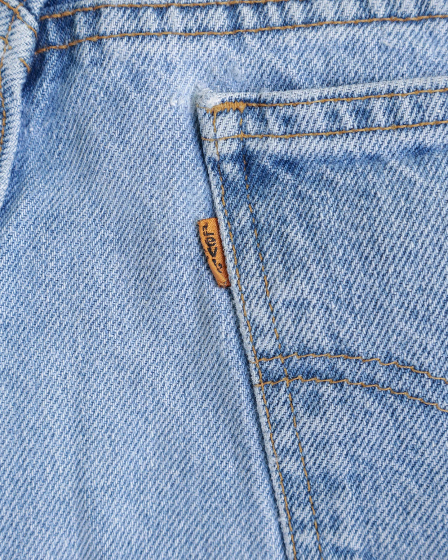 90s Levi’s Light Wash Denim Shorts - 32