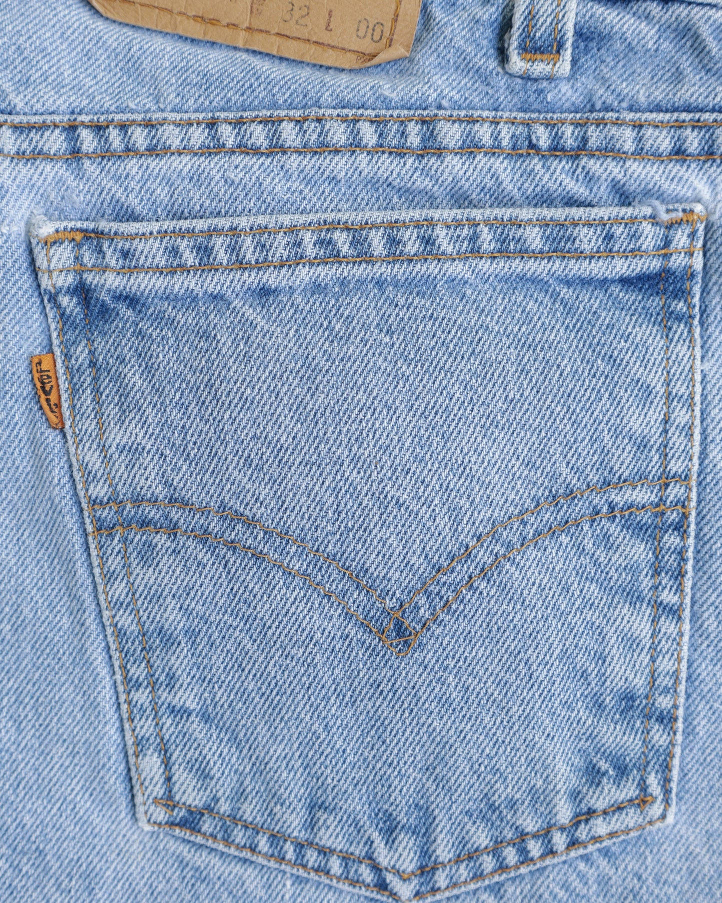 90s Levi’s Light Wash Denim Shorts - 32