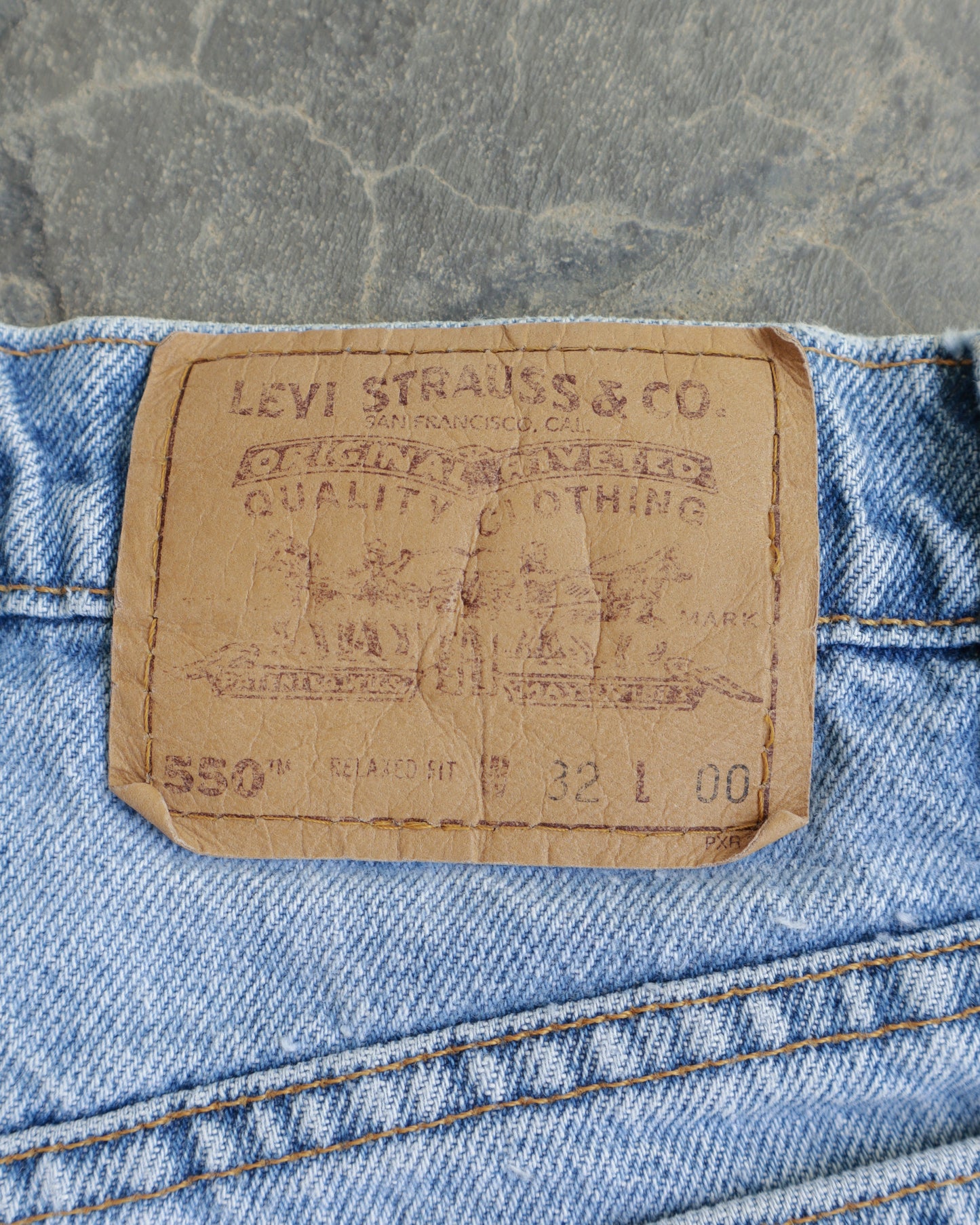 90s Levi’s Light Wash Denim Shorts - 32