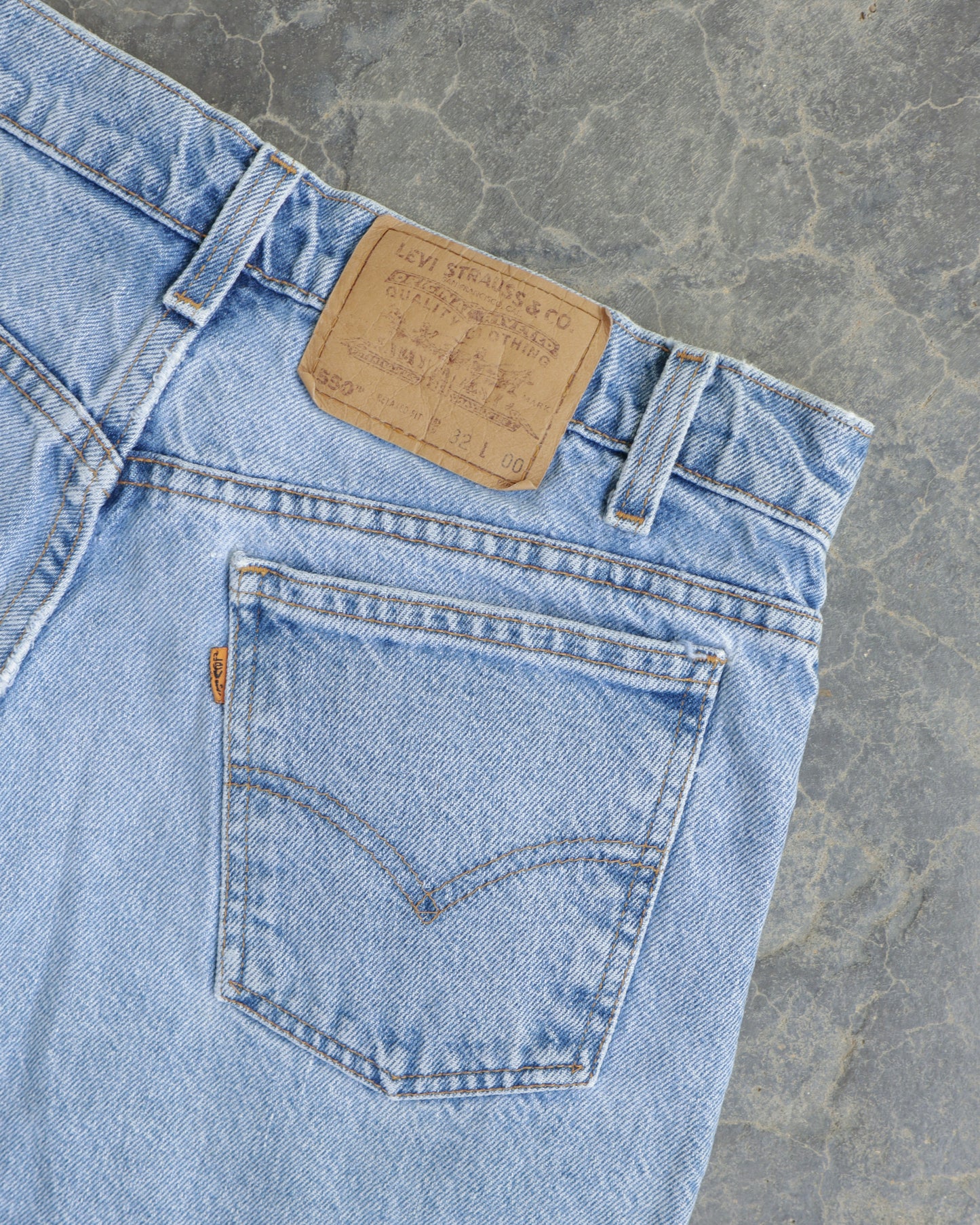 90s Levi’s Light Wash Denim Shorts - 32