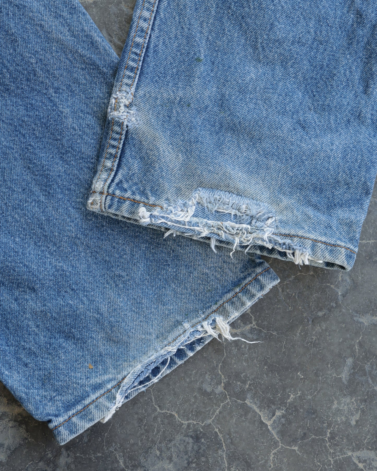 90s Levi’s Light Wash Denim Jeans - 33 x 32