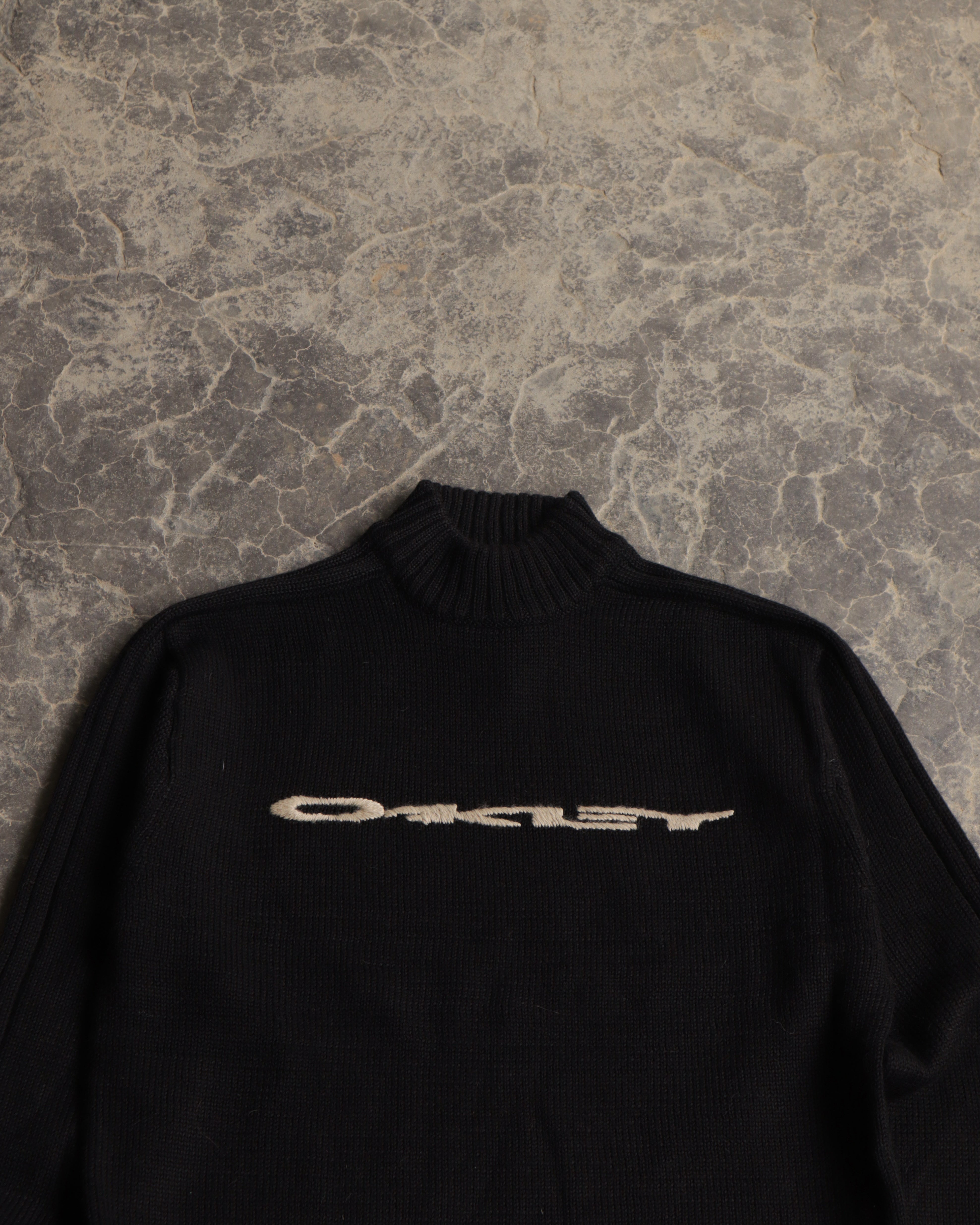 00s Oakley Knit Sweater - M – Cozy & Fitted Curations