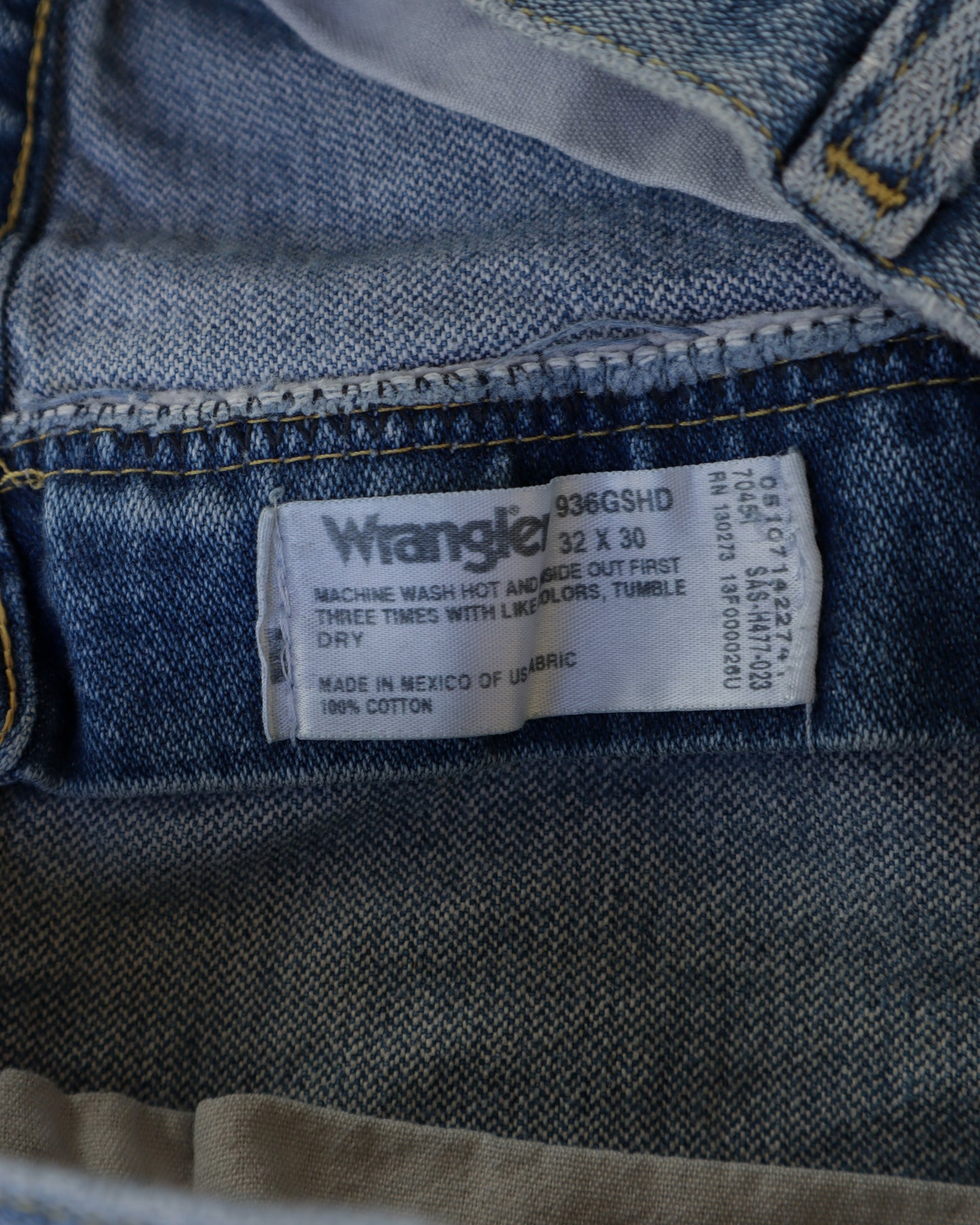 00s Wragler Distressed Light Wash Denim - 32 x 30