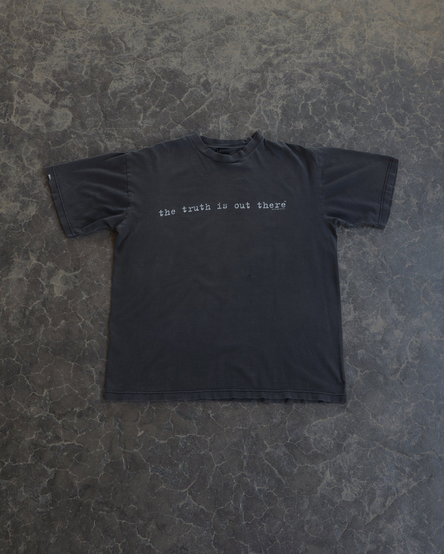 90s X-Files The Truth is Out There Faded Tee -  L