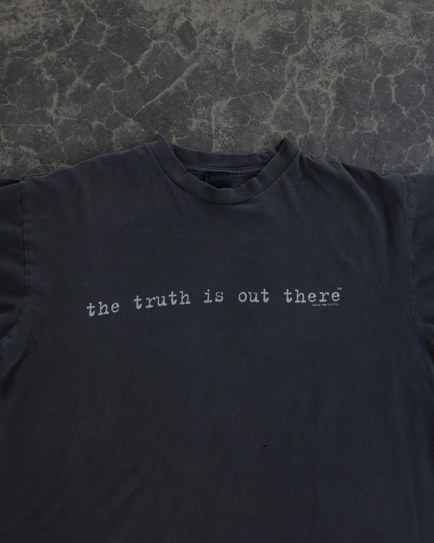 90s X-Files The Truth is Out There Faded Tee -  L